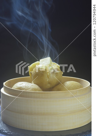 Steaming buttered potatoes Steaming buttered potatoes 120794944