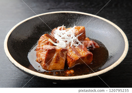 Braised pork 120795235