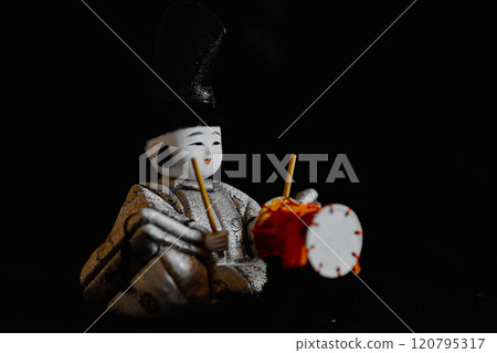 一個娃娃 120795317