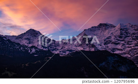 瑞士格林德瓦,從米倫俯瞰摩根羅斯的少女峰 瑞士格林德瓦,從米倫俯瞰摩根羅斯的少女峰 120795696