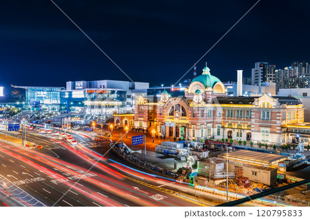 Old and new Seoul Station panoramic night view 120795833