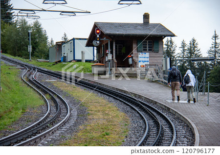 從客來雪德徒步到翁根, Arment Station, 翁根, 瑞士 120796177