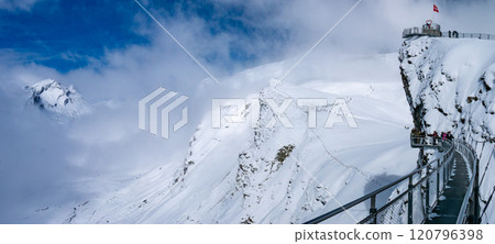 瑞士格林德瓦第一觀景台與懸崖步道 120796398