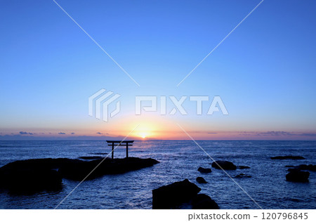 Sunrise at Oarai Beach, early December Sunrise at Oarai Beach, early December 120796845