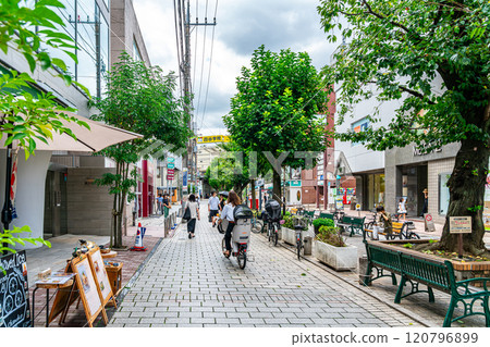 [Tokyo] Jiyugaoka, a stylish neighborhood 120796899