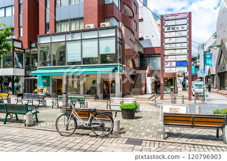 [Tokyo] Jiyugaoka, a stylish neighborhood 120796903