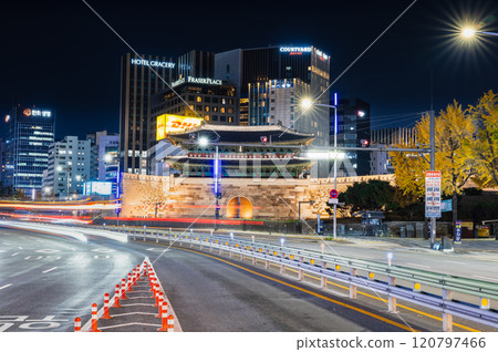 Seoul Namdaemun (Sungnyemun) night view 120797466