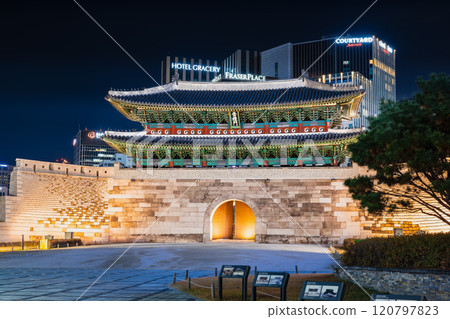 首爾南大門(崇禮門)夜景 首爾南大門(崇禮門)夜景 120797823