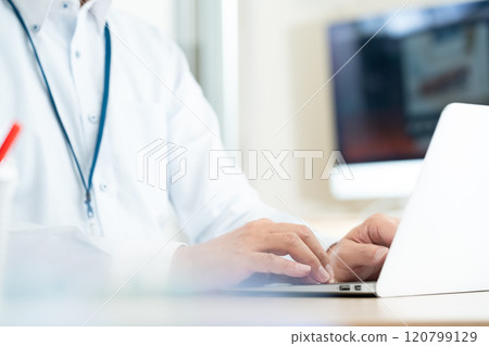Handy businessman who operates PC 120799129