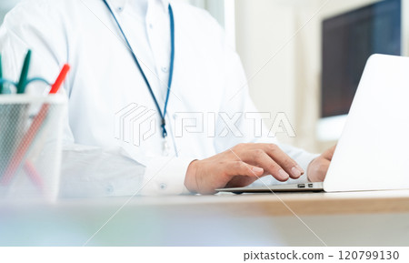 Handy businessman who operates PC 120799130