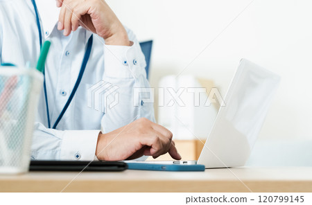 Handy businessman who operates PC 120799145