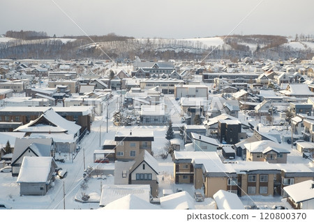 Winter town landscape in Biei, Hokkaido, Japan 120800370