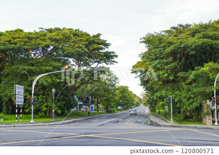 汶萊王國擁有高標準的道路 汶萊王國擁有高標準的道路 120800571