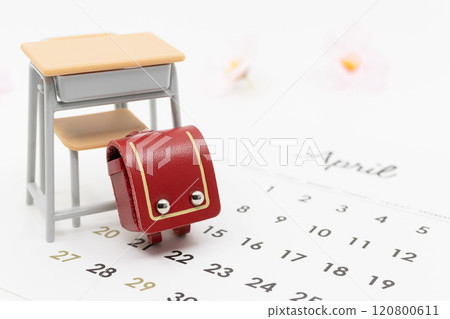 A red school bag and an April calendar - Image of an elementary school entrance ceremony or opening ceremony 120800611