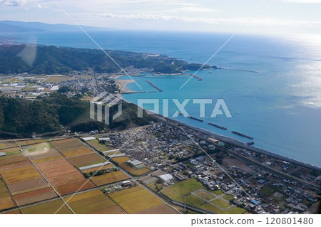 Aerial view of Yoshikawa Village, Kochi Prefecture 120801480