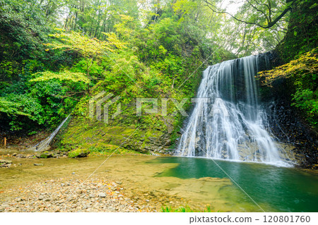 Autumn at Shihogifudou Falls in Kamogawa, Chiba Prefecture Autumn at Shihogifudou Falls in Kamogawa, Chiba Prefecture 120801760