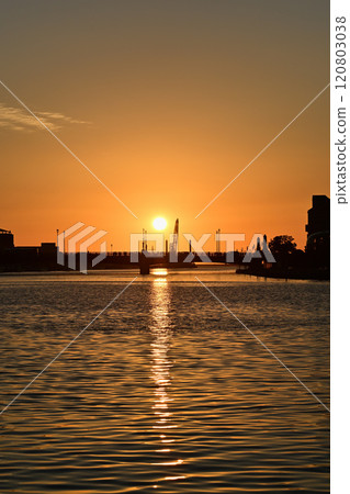 努斯邁橋和日落 努斯邁橋和日落 120803038