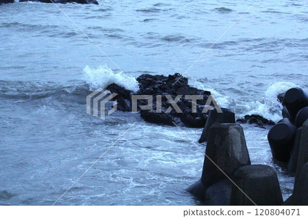 Image of waves crashing on Imrang Beach in Busan, Korea 120804071