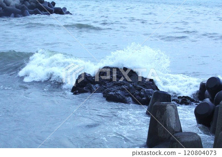Image of waves crashing on Imrang Beach in Busan, Korea 120804073