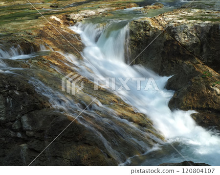 Silk-like flow Silk-like flow 120804107