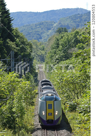 Tokachi Kiha 261 Express train running on the Sekishō Line in summer 120804553