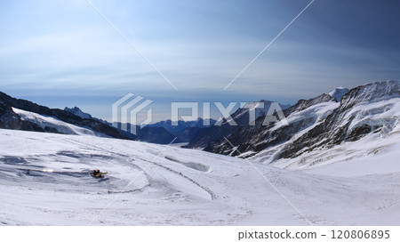 從少女峰觀景台欣賞阿萊奇冰川的壯麗景色 從少女峰觀景台欣賞阿萊奇冰川的壯麗景色 120806895