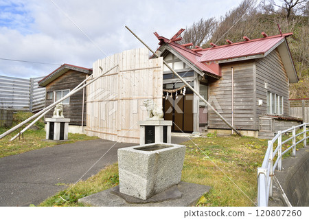拍攝北海道乙部町三谷八幡神社境內的冬季風景 拍攝北海道乙部町三谷八幡神社境內的冬季風景 120807260