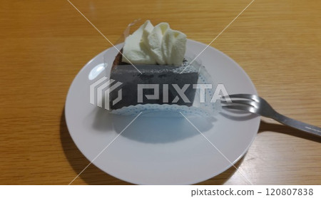 Elegant chocolate cake Elegant chocolate cake 120807838