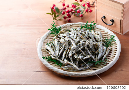 Niboshi can be used for soup stock and is delicious even if eaten as it is 120808202