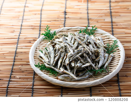 Niboshi 可用於高湯，即使直接食用也很美味 120808208