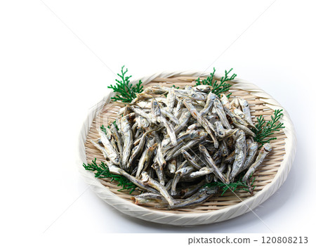 Niboshi can be used for soup stock and is delicious even if eaten as it is 120808213