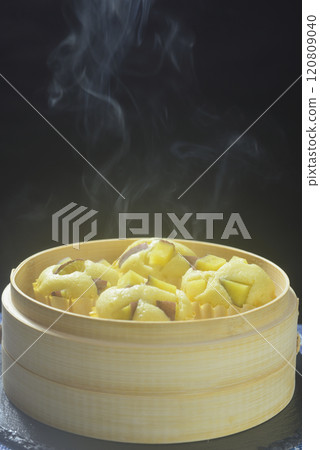 將地瓜饅頭放入蒸籠製作 120809040