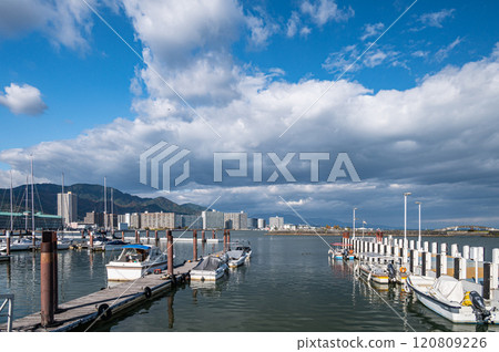 琵琶湖大津港的遊艇港 琵琶湖大津港的遊艇港 120809226