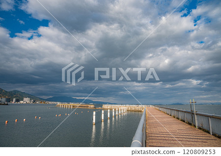 Lake Biwa shore scenery: A promenade jutting out into the lake, Hamaotsu, Otsu City Lake Biwa shore scenery: A promenade jutting out into the lake, Hamaotsu, Otsu City 120809253