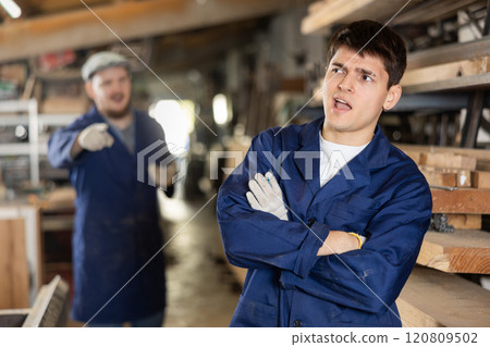 Owner of furniture factory yells at a guilty worker and throws him out of work 120809502