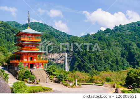 Nachi Falls, Japan. Waterfall and red temple 120809651