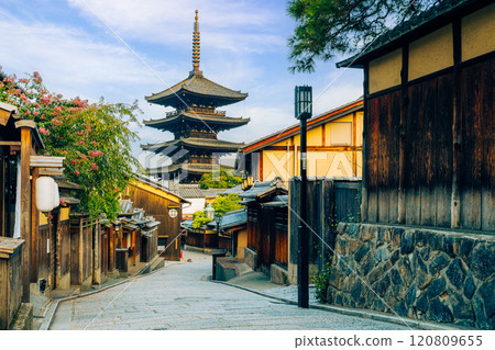 Sunrise in Higashiyama old town street at Kyoto Sunrise in Higashiyama old town street at Kyoto 120809655