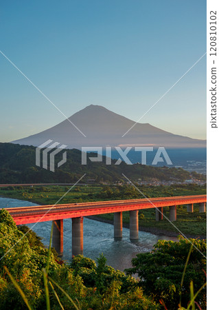 Mount Fuji on a clear autumn day from the Fujikawa Service Area (Fuji City, Shizuoka Prefecture) Mount Fuji on a clear autumn day from the Fujikawa Service Area (Fuji City, Shizuoka Prefecture) 120810102