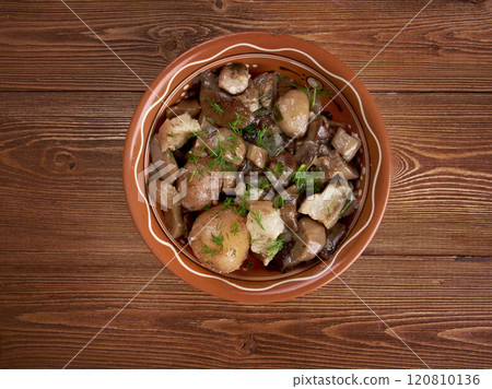 Fried mushrooms with bacon and potatoes 120810136