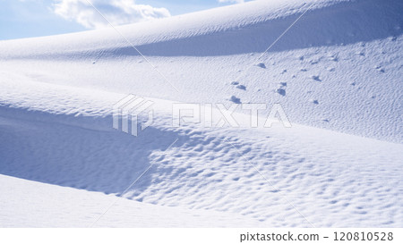 Snowy landscape of Tottori Sand Dunes Snowy landscape of Tottori Sand Dunes 120810528