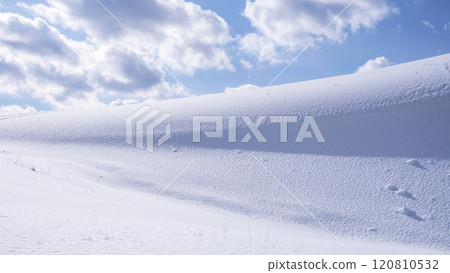Snowy landscape of Tottori Sand Dunes Snowy landscape of Tottori Sand Dunes 120810532
