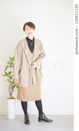 Fashion coordination of women's fall and winter clothes, whole body (portrait) 120811130