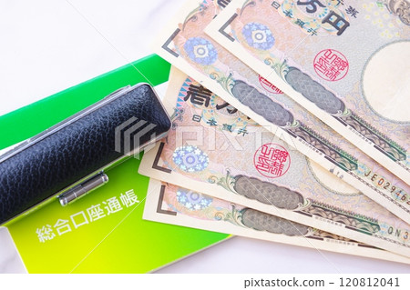A bankbook, a seal, and a 10,000 yen note on a table 120812041