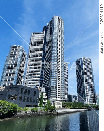 View of the tower apartment building and river in Kachidoki View of the tower apartment building and river in Kachidoki 120814119