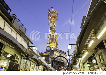 通天閣本通商店街是大阪熱門的旅遊勝地，可欣賞通天閣的美景 120815176