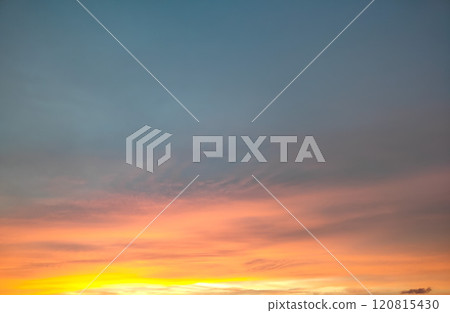秋天深紅色的夕陽 秋天深紅色的夕陽 120815430