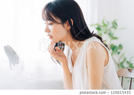 關心皮膚粗糙的女性 120815435