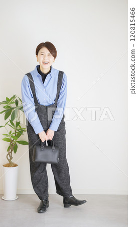 Women's autumn/winter fashion coordination (vertical) 120815466