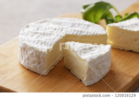 Camembert cheese 120816129