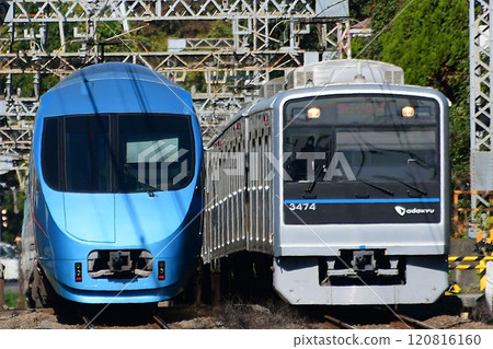 Odakyu Line Commuter Train 3000 Series and Romance Car 60000 Series MSE passing each other Odakyu Line Commuter Train 3000 Series and Romance Car 60000 Series MSE passing each other 120816160